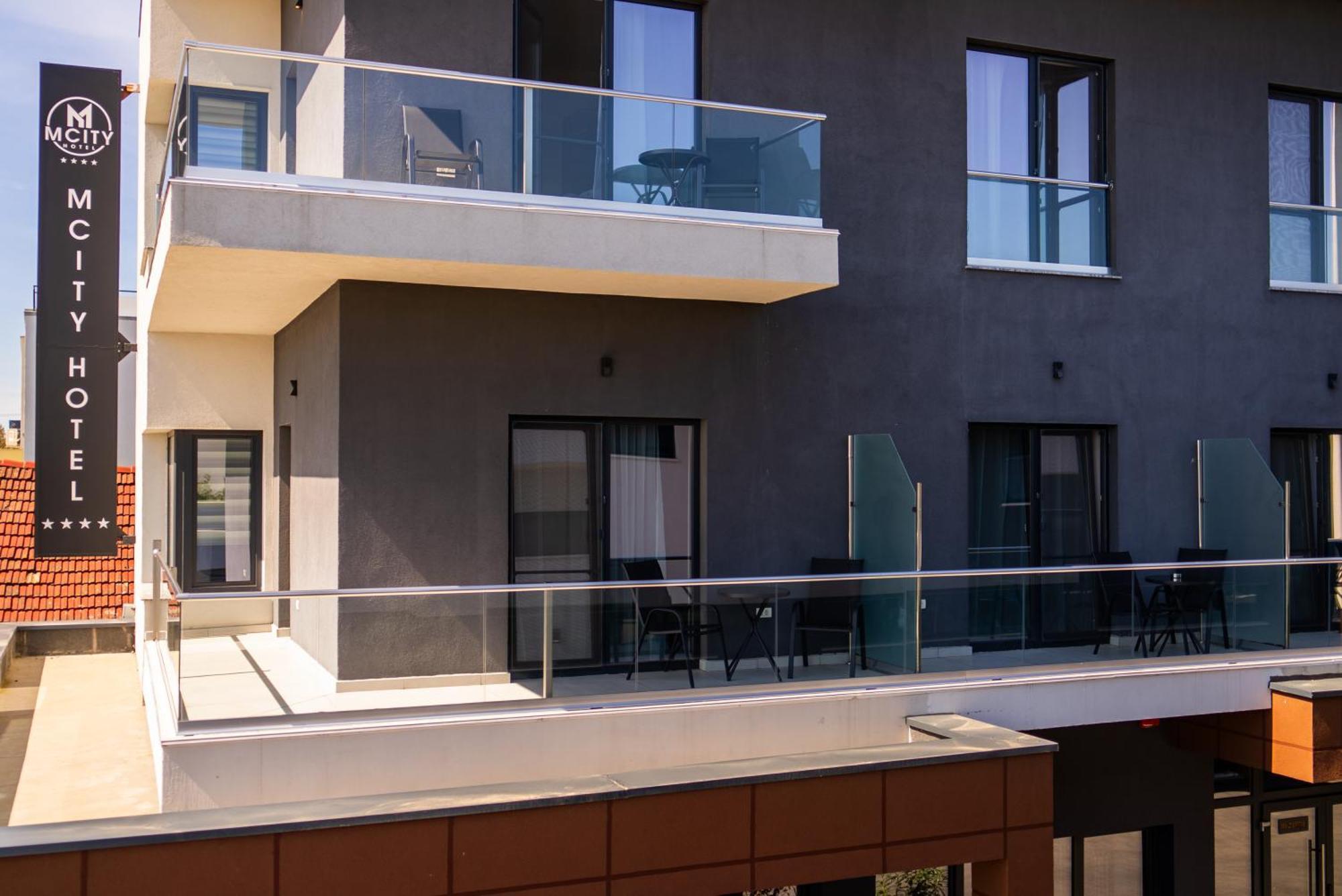 M City Aparthotel Arad Ngoại thất bức ảnh