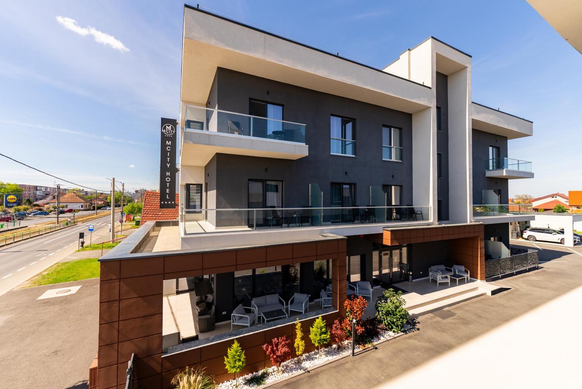 M City Aparthotel Arad Ngoại thất bức ảnh