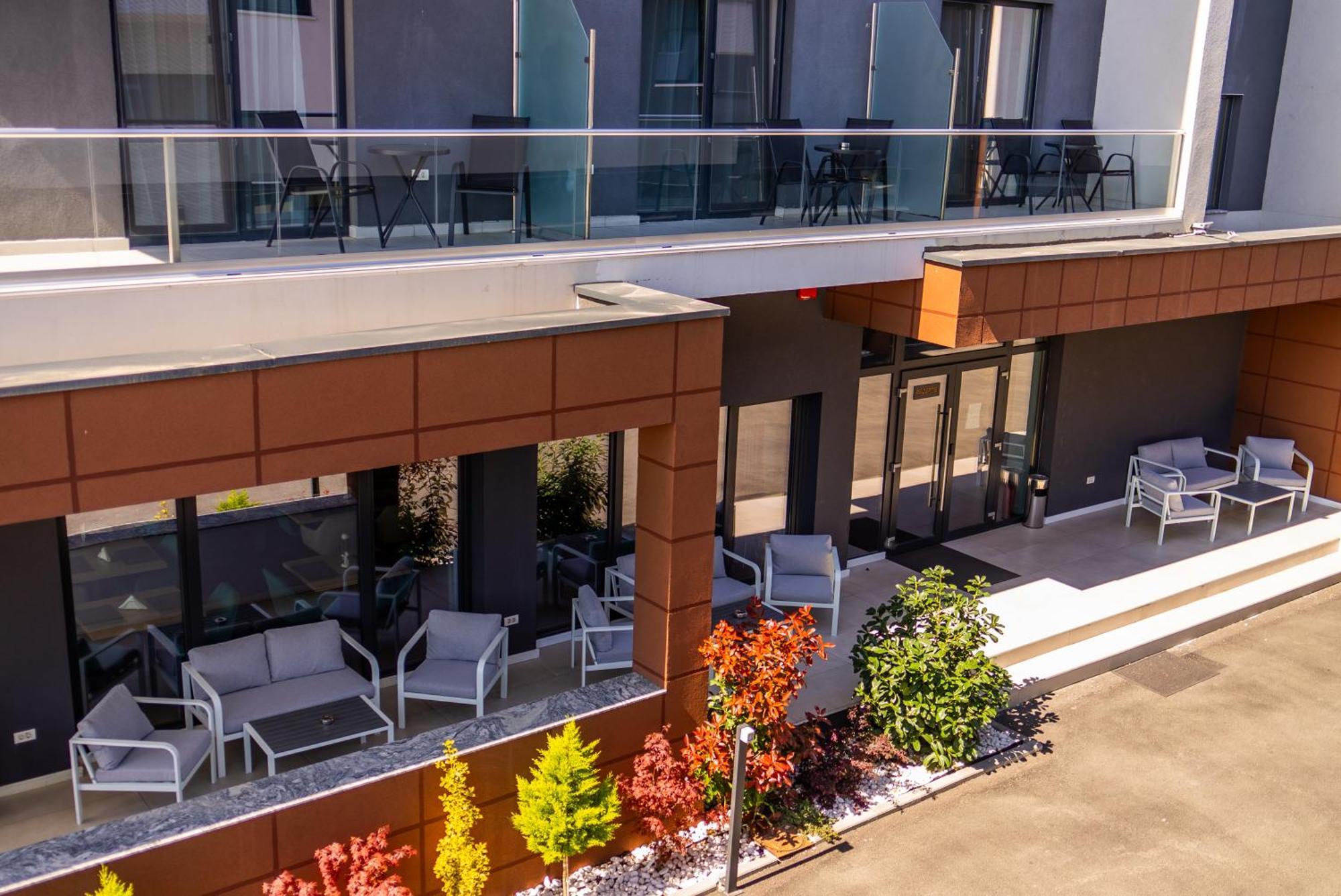 M City Aparthotel Arad Ngoại thất bức ảnh