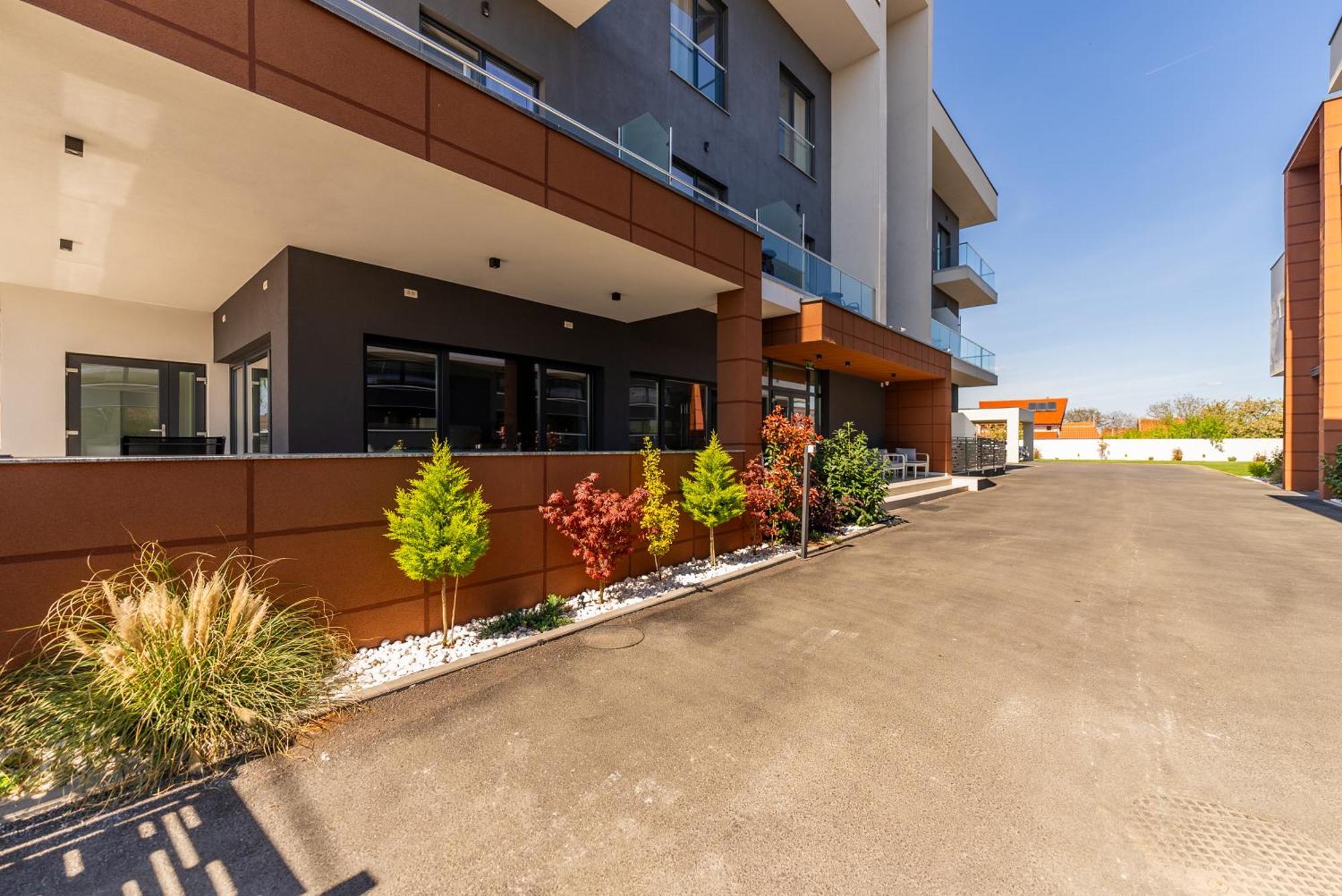 M City Aparthotel Arad Ngoại thất bức ảnh