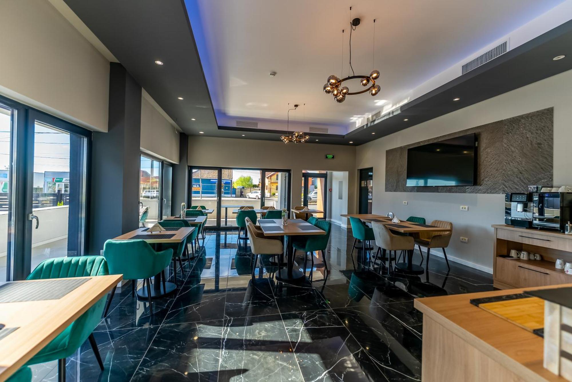 M City Aparthotel Arad Ngoại thất bức ảnh
