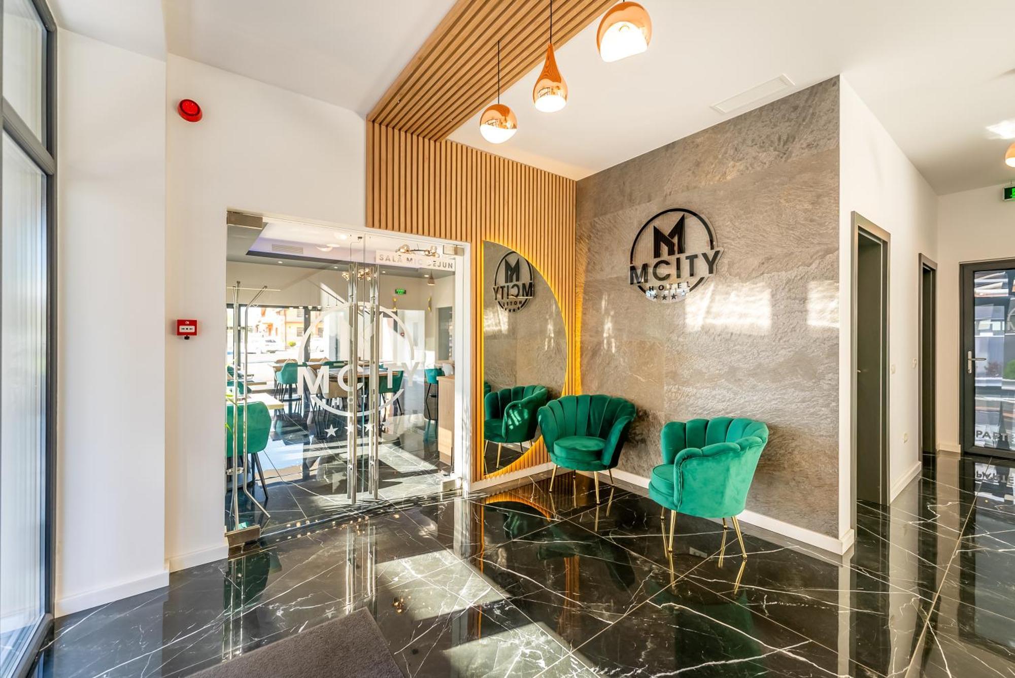 M City Aparthotel Arad Ngoại thất bức ảnh