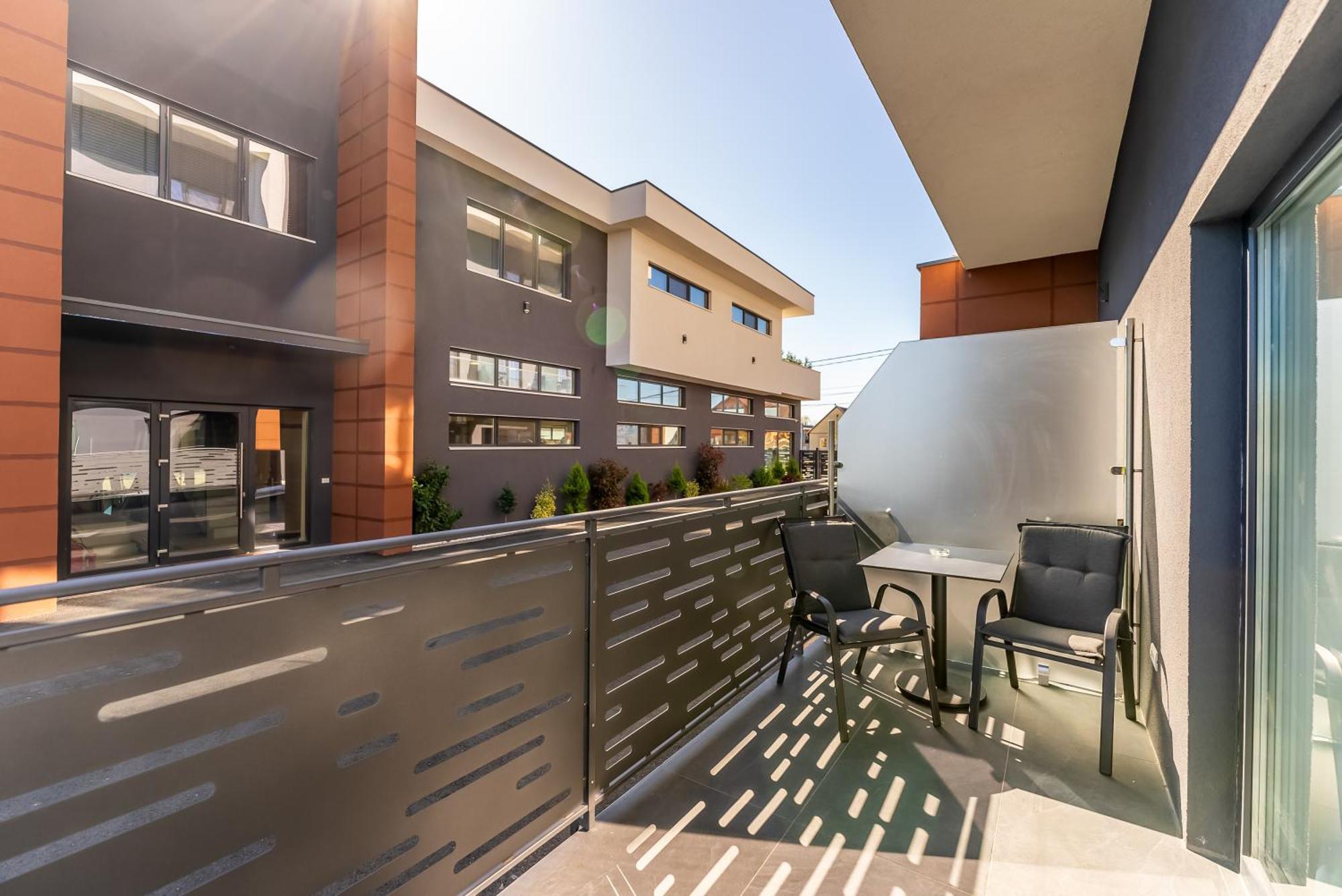 M City Aparthotel Arad Ngoại thất bức ảnh