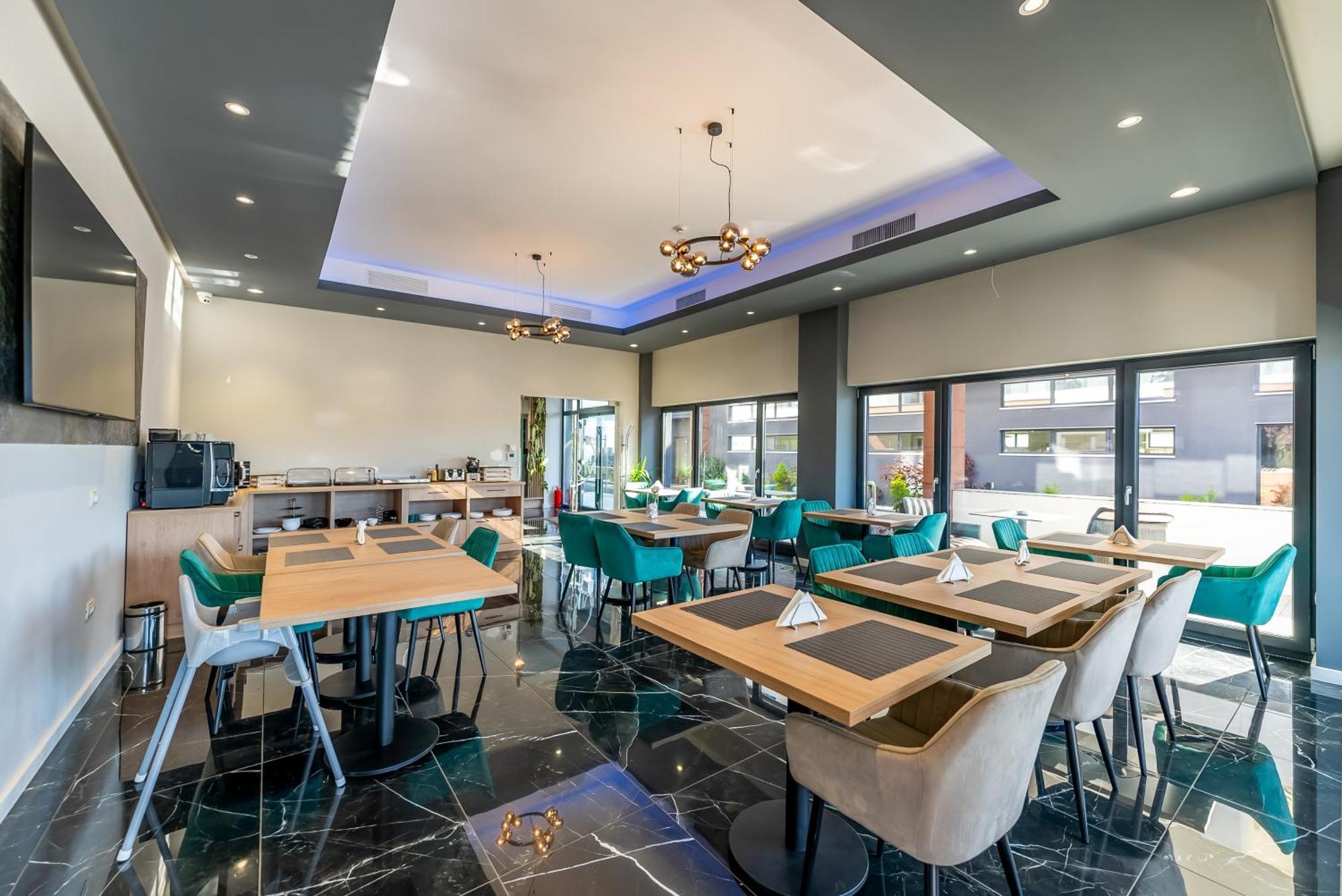 M City Aparthotel Arad Ngoại thất bức ảnh